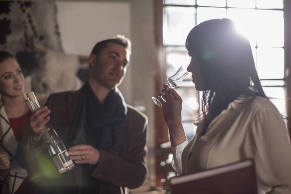 Quels sont les secrets de la dégustation de whisky écossais dans les distilleries historiques ?