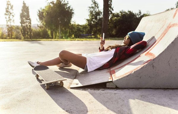 Où profiter de sessions de skate dans des parcs publics équipés gratuitement ?